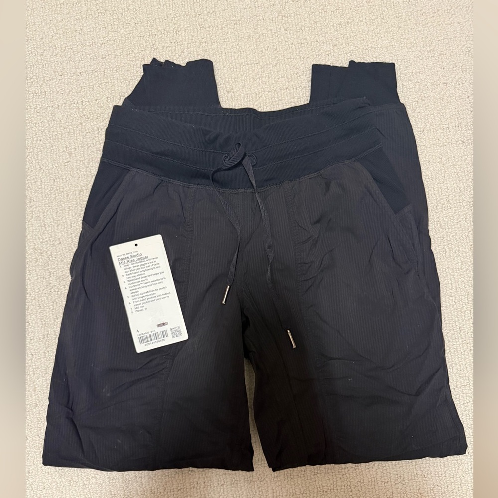 Lululemon Black Size 4 Mid-rise Studio Joggers